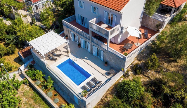 Spacious 7-bedroom villa on lovely Sipan Island with a Swimming Pool