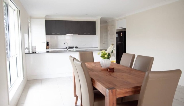Spacious 4 bedrooms house in Springfield lakes
