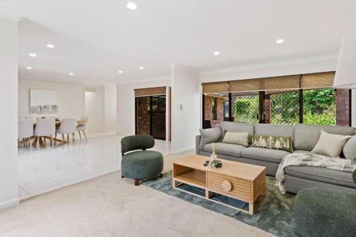 Spacious 4BR Family Home in Sunnybank