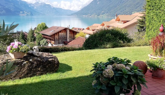 Spacious Luxury Home with Terrace, panoramic views, and walk to the lake! in Brienz