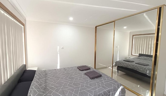 Spacious Queen Room in Large, Two Story Home - GB