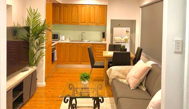 St Marys 5Br Cozy house near Train & Shopping