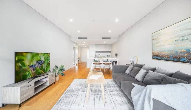 Staycation Vibes Resort-Style 2BR + Pool & Gym