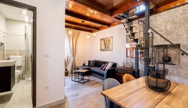 Stone House Prapatna-Two Bedroom Holiday Home with Swimming Pool