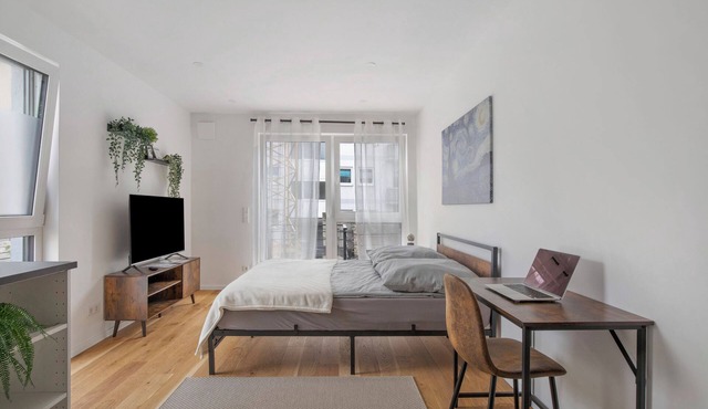Studio 'Ay Homes 08' with Balcony and Wi-Fi in Augsburg