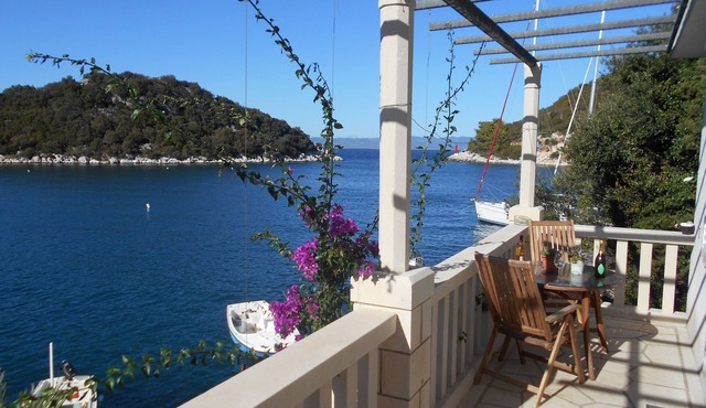 Studio flat near beach Zaklopatica, Lastovo (AS-8346-a)