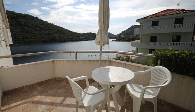 Studio flat near beach Pasadur (Lastovo) (AS-8386-a)