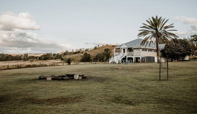 Stunning Cabin with Fireplace Perfect for a Weekend Getaway from Brisbane