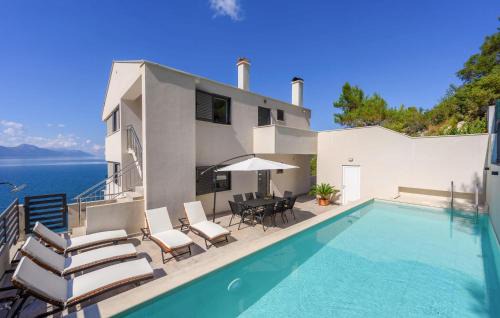 Stunning Home In Blace