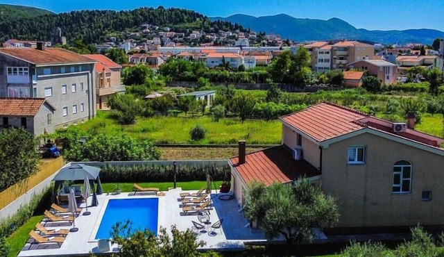 Stunning home in Metkovic
