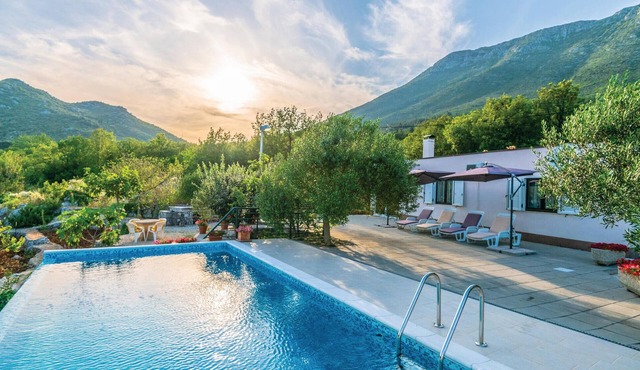 Stunning home in Vrgorac