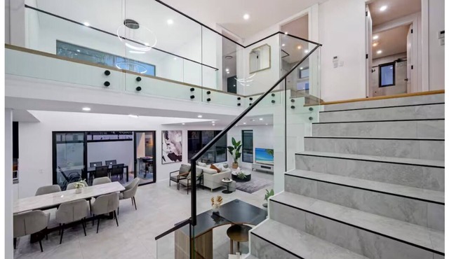 Stylish 3BR Family Home in Peakhurst with Backyard