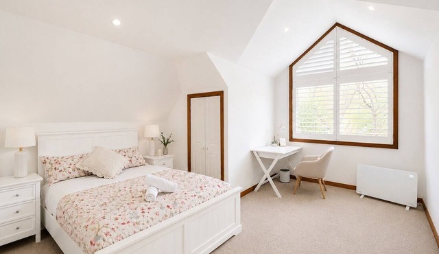 Stylish & Comfortable 3BR | Metro & Cafés