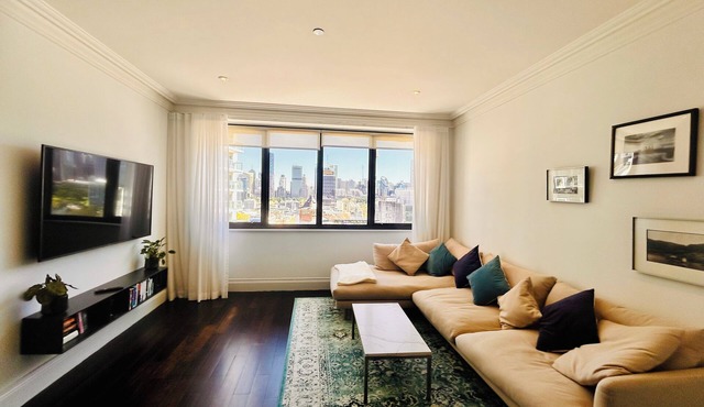 Stylish, spacious apartment with big city views. Perfect for longer stays!