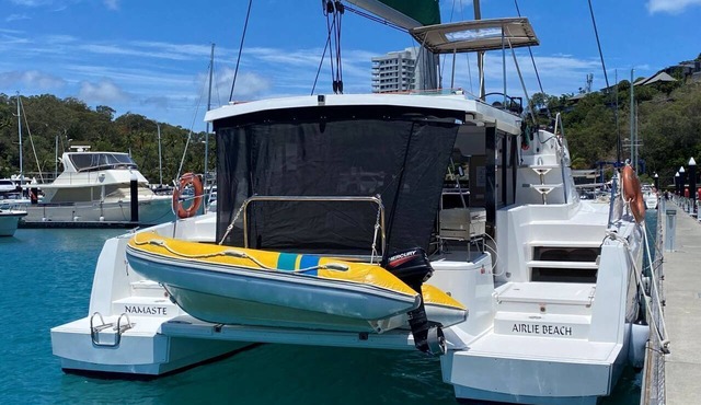 Sun-Kissed Sailing Adventure in Gran Barrera de Coral from Playa Airlie, Queensland