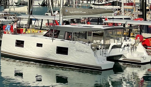 Sun-Kissed Sailing Adventure in Gran Barrera de Coral from Playa Airlie, Queensland
