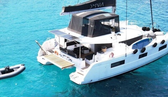 Sun-Kissed Sailing Adventure in Islas Sarónicas