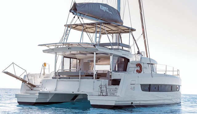 Sun-Kissed Sailing Adventure in Islas Sarónicas