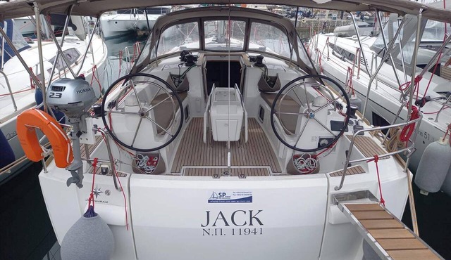 Sun-Kissed Sailing Adventure in Islas Sarónicas