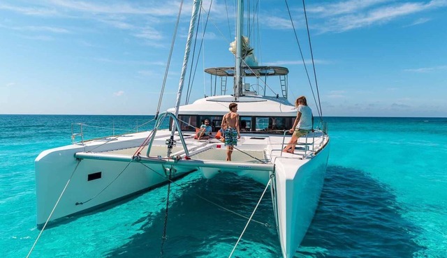 Sun-Kissed Sailing Adventure in Islas Sarónicas