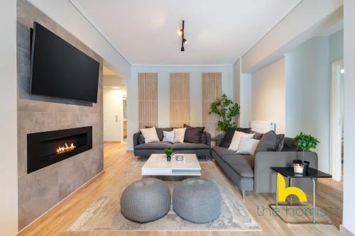 Sunny Athenian Oasis Spacious Family Haven!