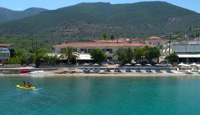 Sunset Hotel in Xiropigado