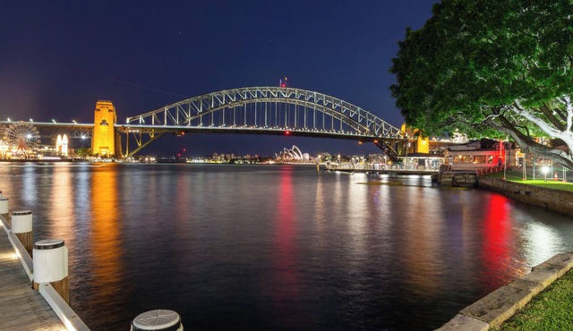 Sydney Harbour Bridge Views at Pool | Sleeps 4 | Parking