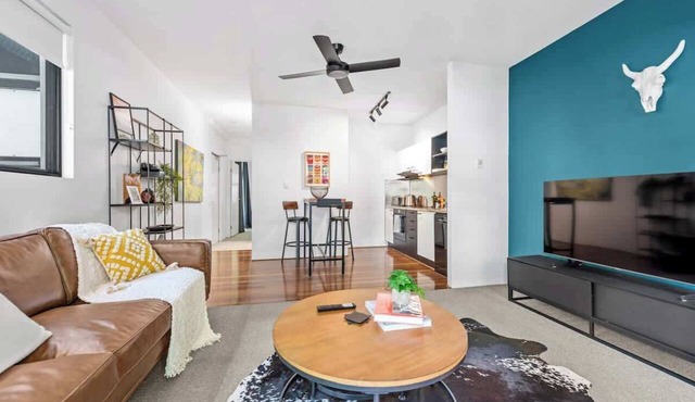 Tasteful Teneriffe! ~ 1Bed, 1Bath, Balconies