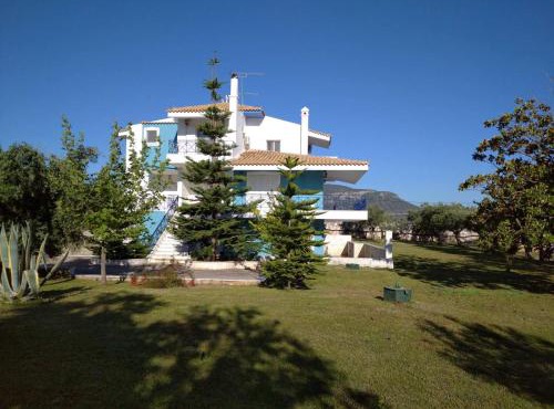 The Blue House in Loukísia