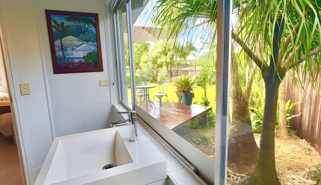 The Buddha Studio, modern & private, moments from Cairns cultural hub & airport.