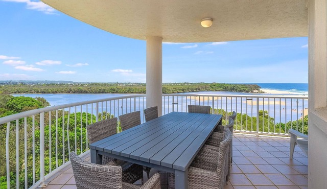 THE ENTRANCE UNIT 13 - Relax on a sunlit balcony overlooking Currimundi Lake and the ocean
