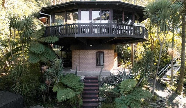 The Graceful Dodeca Treehouse Coalcliff