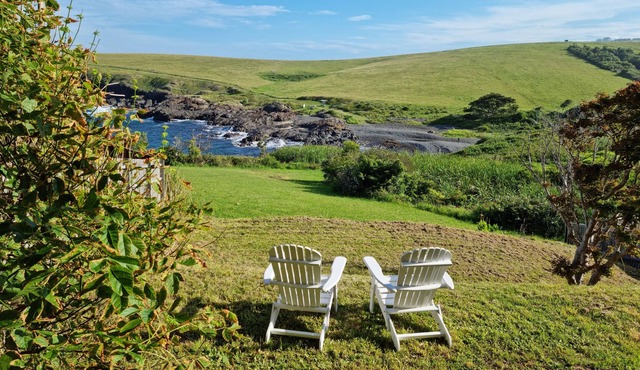The Ocean Waves - Rest, relax, unwind at beautiful Loves Bay