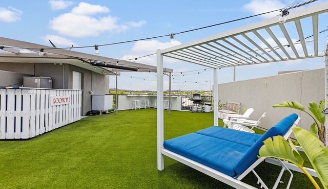 The Penthouse Mooloolaba, Private Luxury Rooftop Apartment - Small dog friendly!