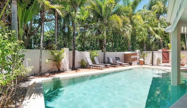 The Villas Palm Cove, 4 BR Villa with Private Pool