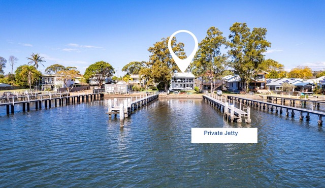 The waterfront retreat with private jetty and games room (Pet friendly!)