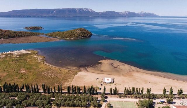 This Dalmatian stone house with pool, is located in the quiet hinterland of the Neretva Valley.