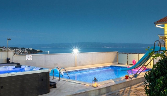 Three bedroom apartment with a swimming pool Stobreč, Split (A-21990-a) in Split