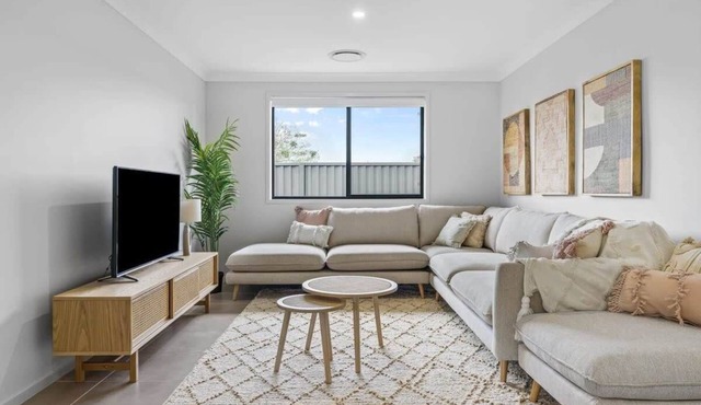 Time Out - Beautifully decorated new home