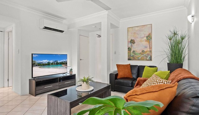 Top-Floor Couples Retreat at The Lakes Cairns Resort with Balcony, Pools and Secure Parking