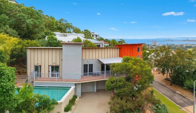 Townsville Castle Hill Retreat with Pool & Ocean Views