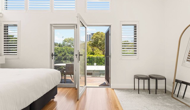 Tranquil 2BR Unit near Hospitals & UNSW with King Beds, Balcony, and Free WiFi