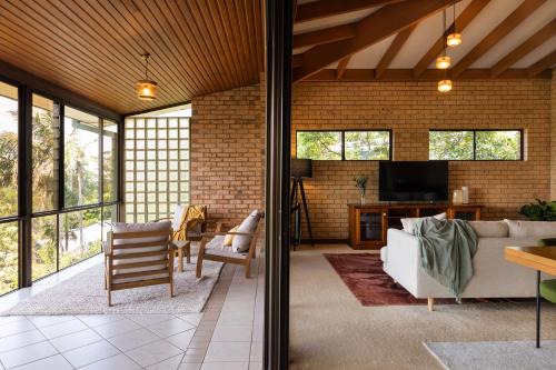 Tranquil mountain escape with bushland views