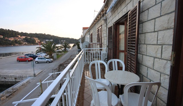 Two bedroom apartment with balcony and sea view Brna, Korčula (A-7553-b)