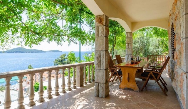 Two bedroom apartment near beach Prižba, Korčula (A-10063-c)