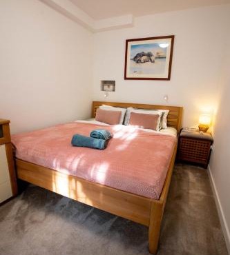 VARSANYI HOME - Live Like a LOCAL