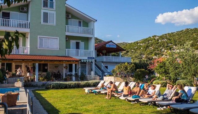 Villa Šolo – Peaceful Nature Park Getaway - Six Bedroom Villa With Heated Pool