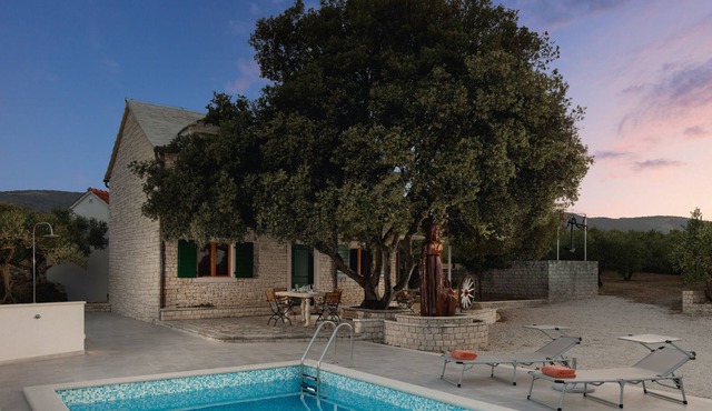 Villa Dubrava on Brac – Crovillas GmbH in Pucišca