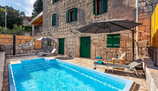 Villa Lazini Dvori - Two Bedroom Stone House Villa with Private Pool