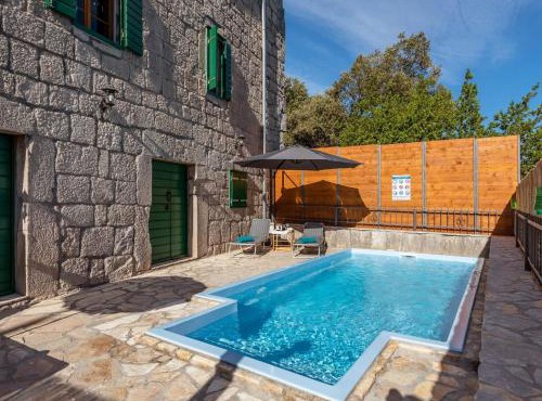 Villa Lazini Dvori - Two Bedroom Stone House Villa with Private Pool